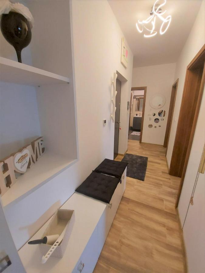 Paula Apartment Dumbravita  Luaran gambar